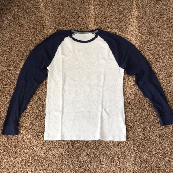 𝅺Old Navy Thermal Baseball Tee -> Old Navy Thermal Baseball Tee - Picture 1 of 8